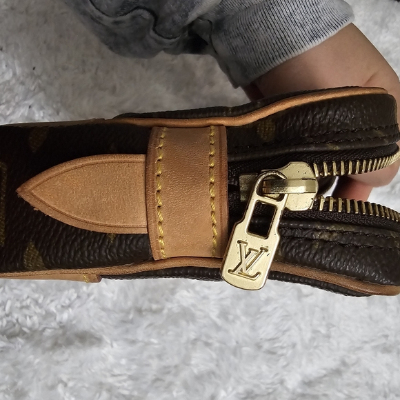 Authentic Louis Vuitton Pochette Marly Dragon 22 Mng - Picture 5 of 12